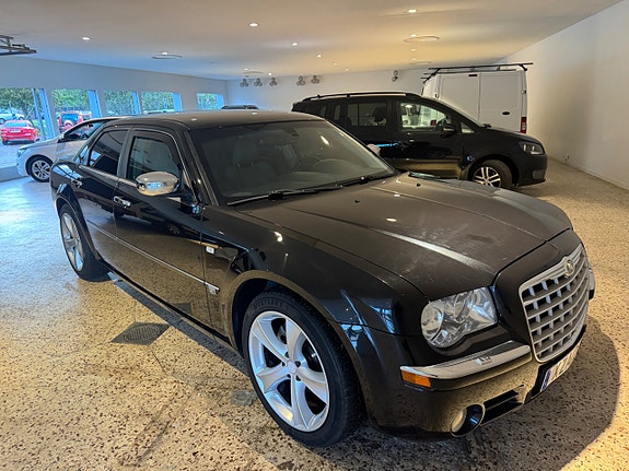 Chrysler 300C 2 of 8