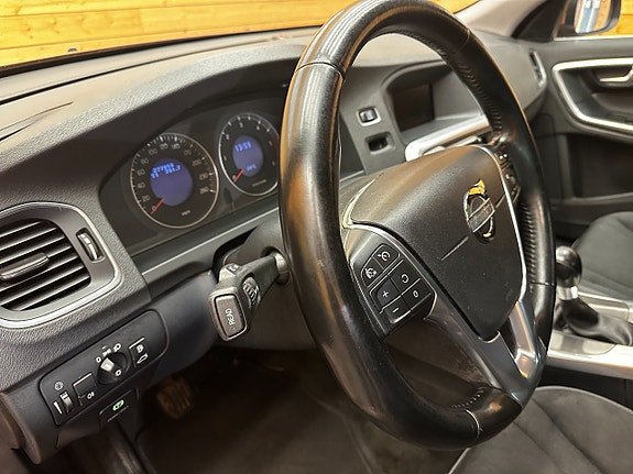 Volvo S60 11 of 23