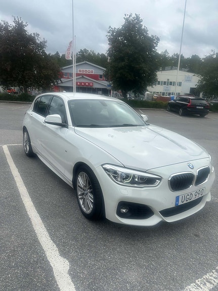 BMW 118i 2 of 3