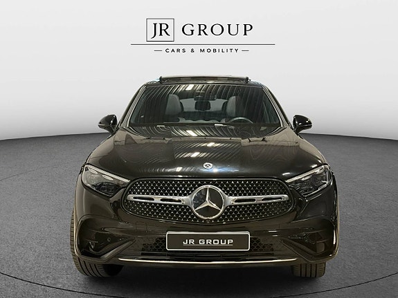 Mercedes-Benz GLC300 de 2 of 14
