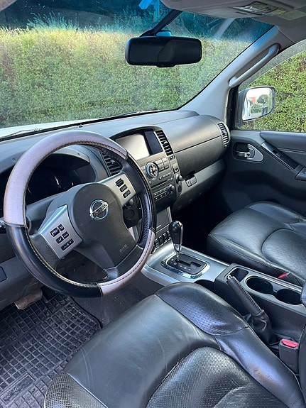 Nissan Navara 2 of 10