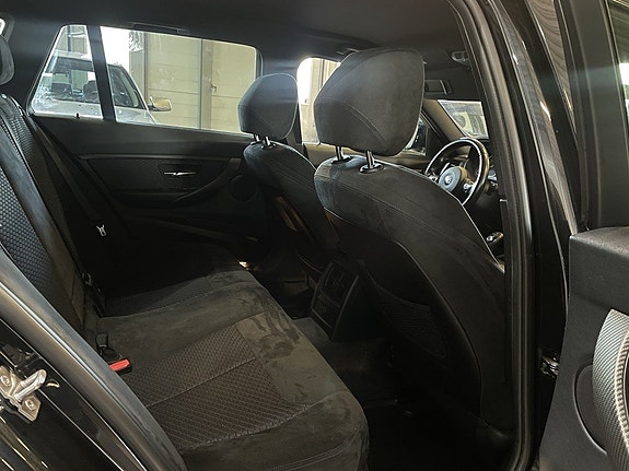 BMW 328i 29 of 30