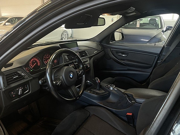 BMW 328i 26 of 30