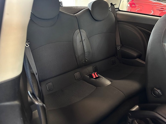 MINI Cooper 18 of 18