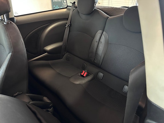 MINI Cooper 15 of 18