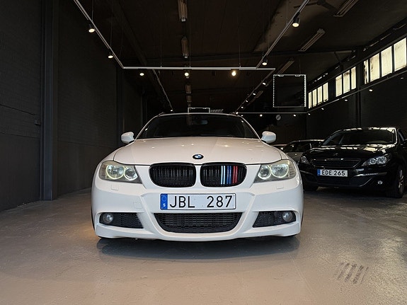 BMW 320d 2 of 12