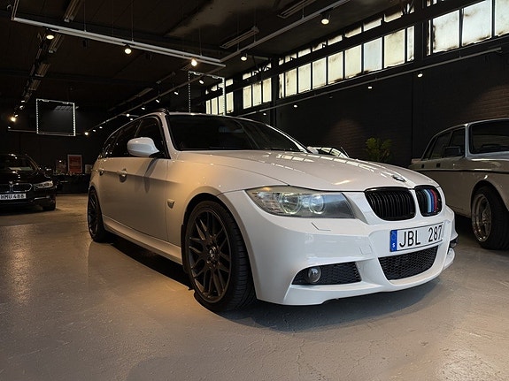 BMW 320d 3 of 12