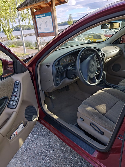Pontiac Grand Prix 4 of 6