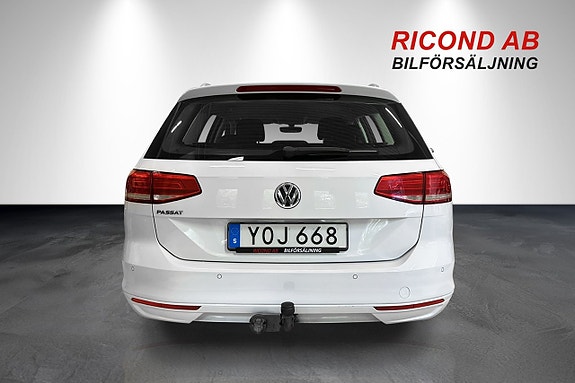 Volkswagen Passat 6 of 18