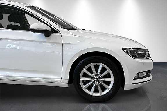 Volkswagen Passat 4 of 18