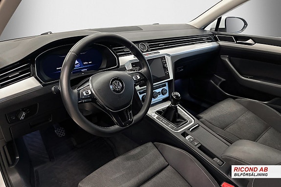 Volkswagen Passat 14 of 18