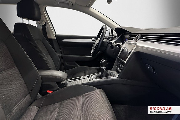 Volkswagen Passat 12 of 18