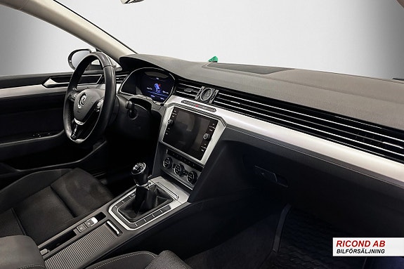 Volkswagen Passat 13 of 18