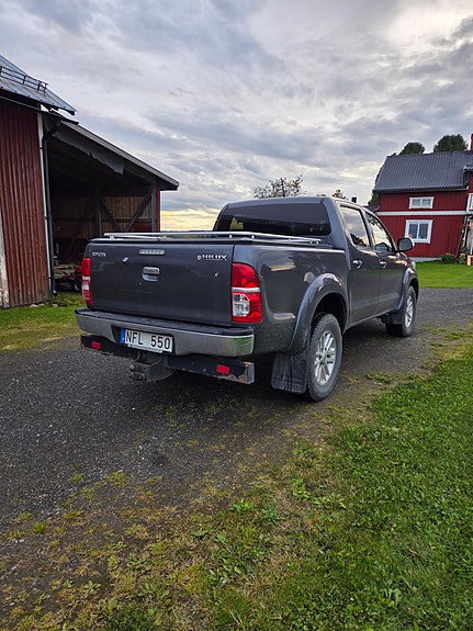 Toyota HiLux 4 of 4