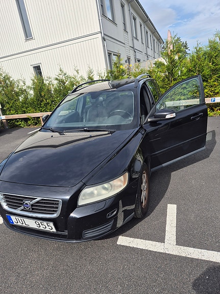 Volvo V50 3 of 4