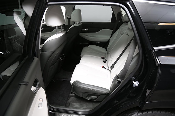 Hyundai Santa Fe 12 of 29