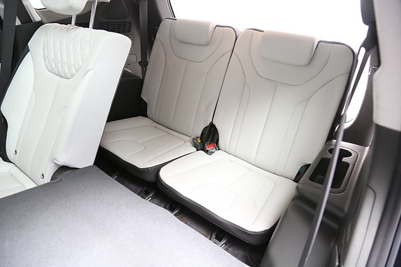 Hyundai Santa Fe 17 of 29