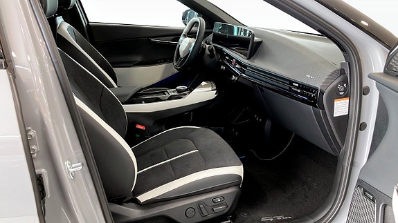 Kia EV6 3 of 9