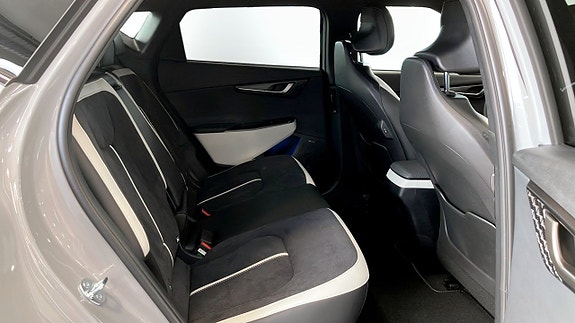 Kia EV6 5 of 9