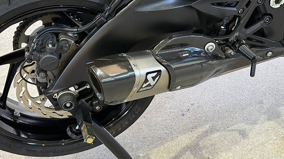 Suzuki Gsx1000s Akrapovic Låga mil 0kr insats 16 of 17