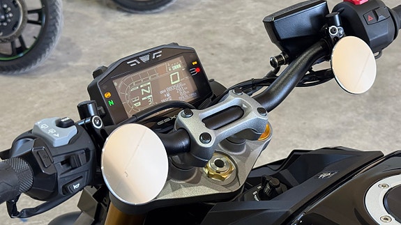 Suzuki Gsx1000s Akrapovic Låga mil 0kr insats 17 of 17