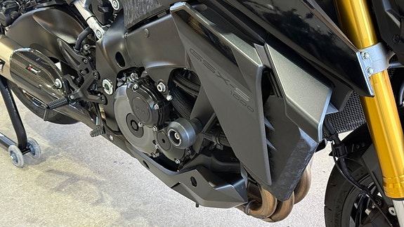 Suzuki Gsx1000s Akrapovic Låga mil 0kr insats 13 of 17