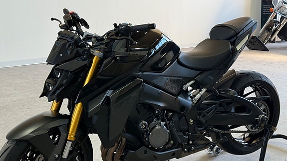 Suzuki Gsx1000s Akrapovic Låga mil 0kr insats 9 of 17