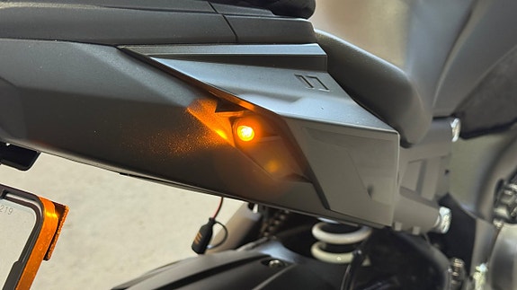 Suzuki Gsx1000s Akrapovic Låga mil 0kr insats 14 of 17