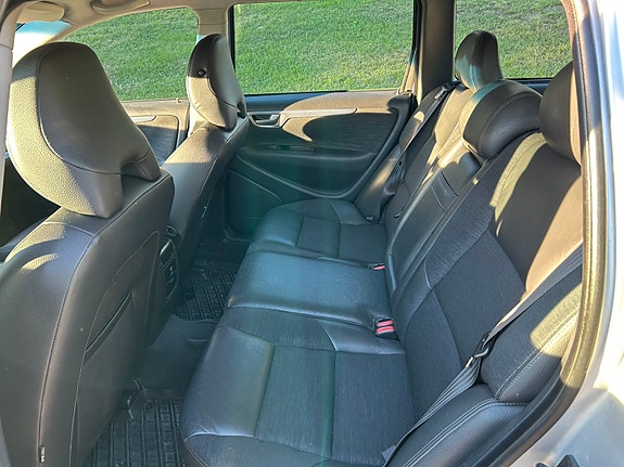 Volvo V70 4 of 12