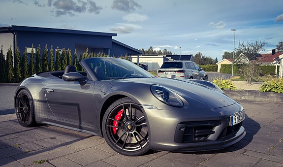 Porsche 911 Carrera 4 GTS 2 of 6