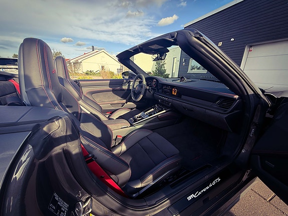 Porsche 911 Carrera 4 GTS 5 of 6