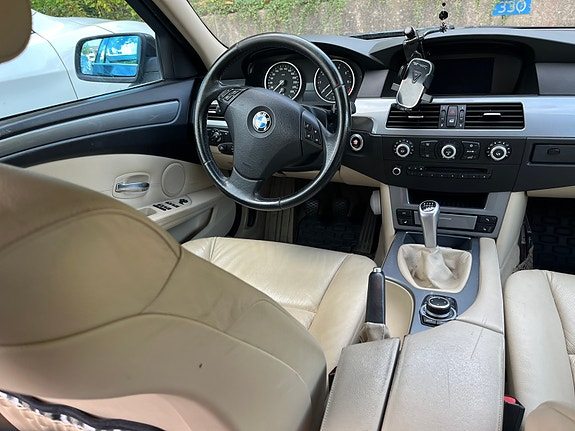 BMW 523i 2 of 2