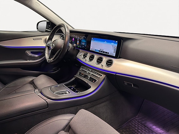 Mercedes-Benz E300 8 of 23