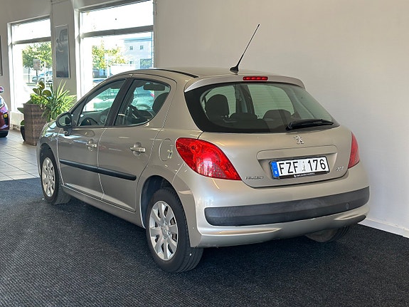 Peugeot 207 8 of 19