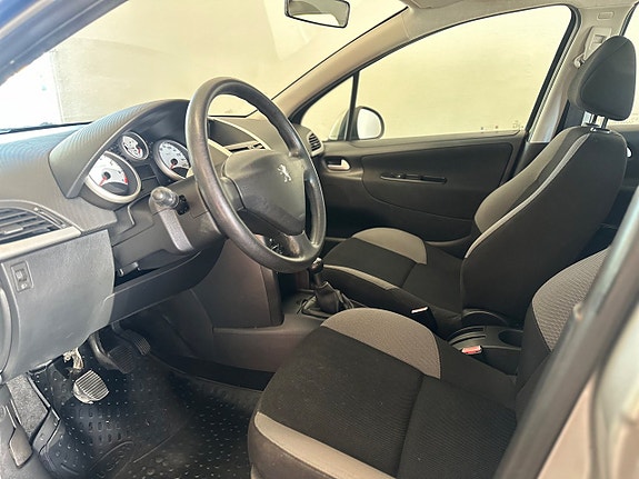 Peugeot 207 13 of 19