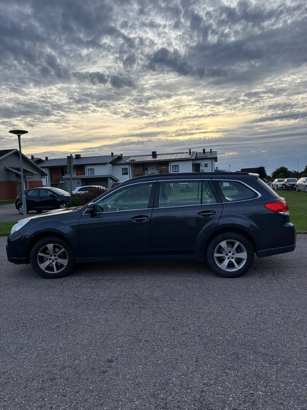 Subaru Outback 3 of 7
