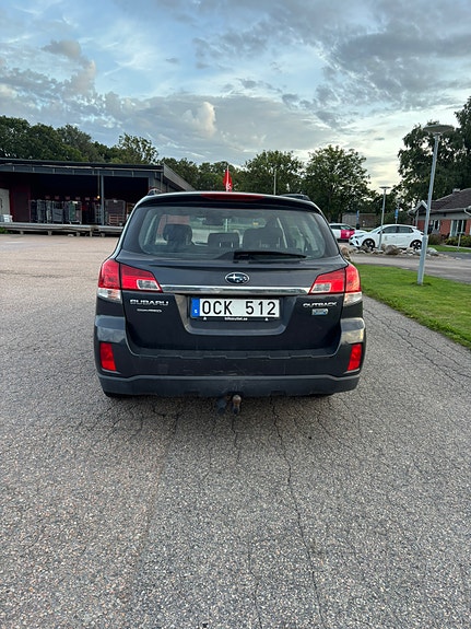 Subaru Outback 2 of 7
