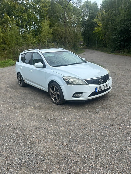Kia Ceed 2 of 9