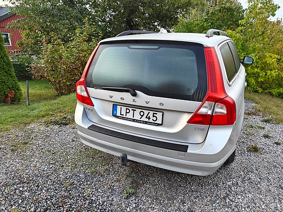 Volvo V70 3 of 4