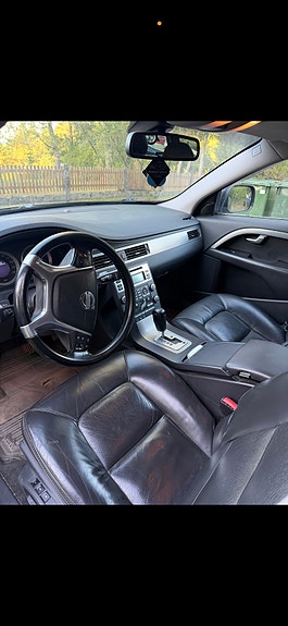 Volvo XC70 2 of 5