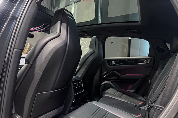 Porsche Cayenne 12 of 20