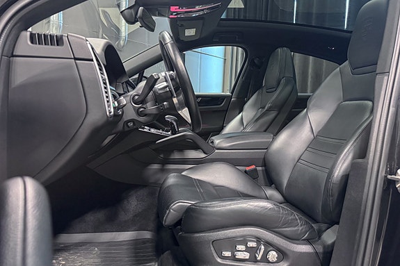 Porsche Cayenne 10 of 20