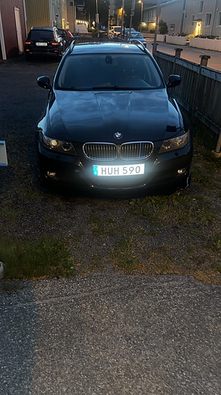 BMW 325i 2 of 6