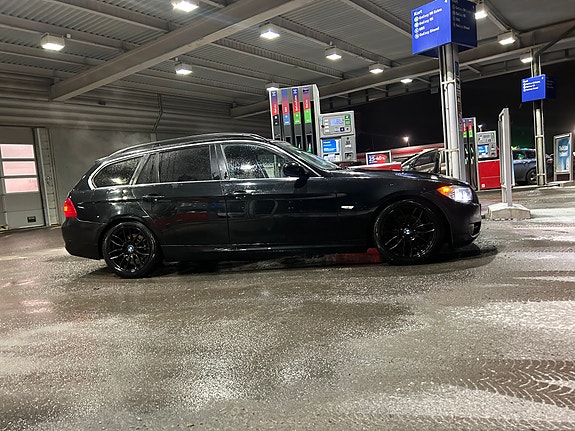 BMW 325i 3 of 6