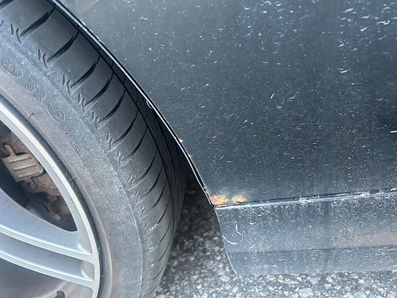 BMW 325i 4 of 6