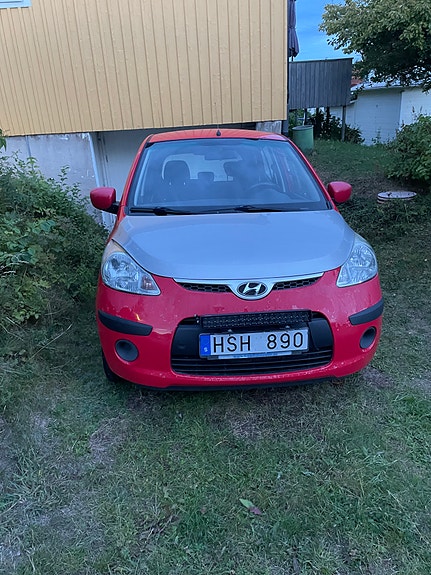 Hyundai i10 2 of 5