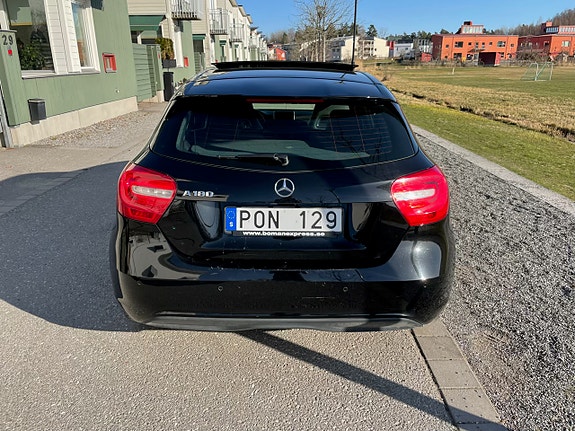 Mercedes-Benz A180 2 of 5
