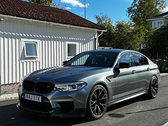 BMW M5 2 of 19