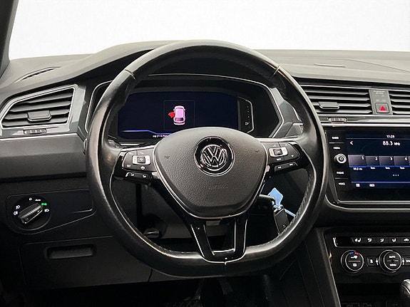 Volkswagen Tiguan 11 of 30