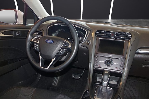 Ford Mondeo 19 of 22